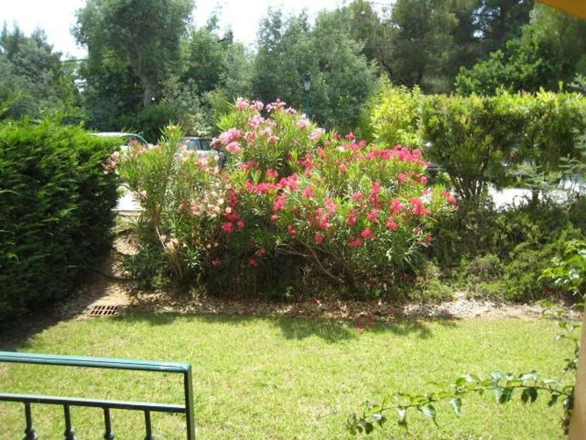 Appartement T3 Avec Grand Jardin Prive, Climatisation Et Parking - Fr-1-100-205 Cavalaire-sur-Mer